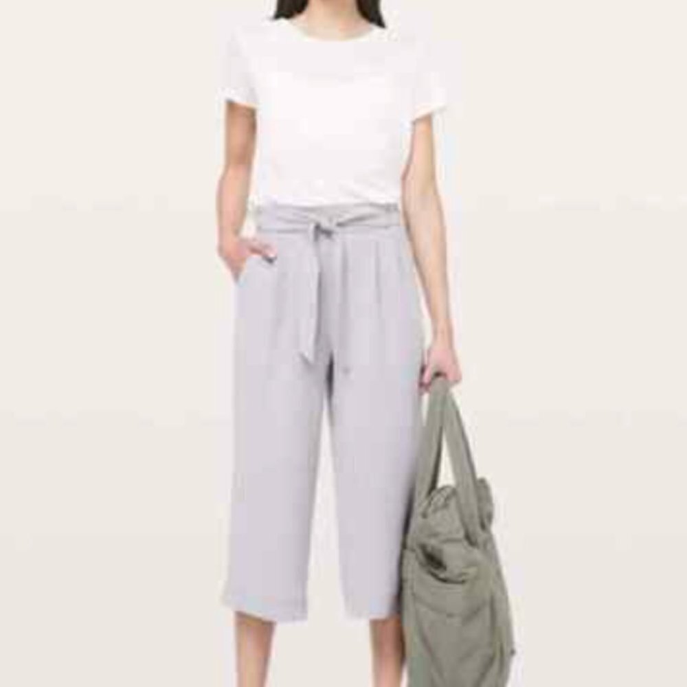 LULULEMON Wide Leg Noir Crop Pants Silverscreen size 2